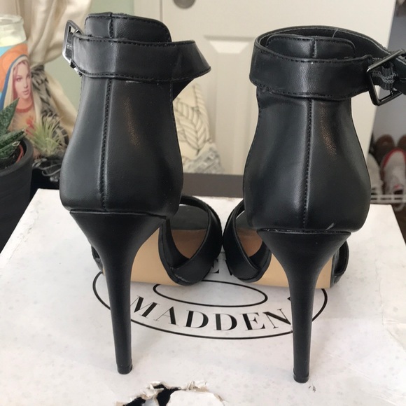 STEVE MADDEN Mickey Heels - Picture 3 of 3